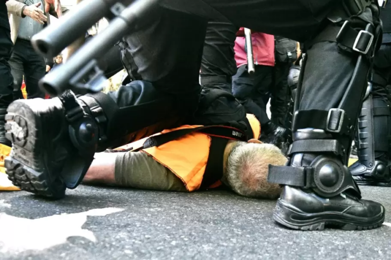 La Policía de la Ciudad reprimió a jubilados y un hombre terminó internado: “Cayó al piso y tuvo un ataque de epilepsia”