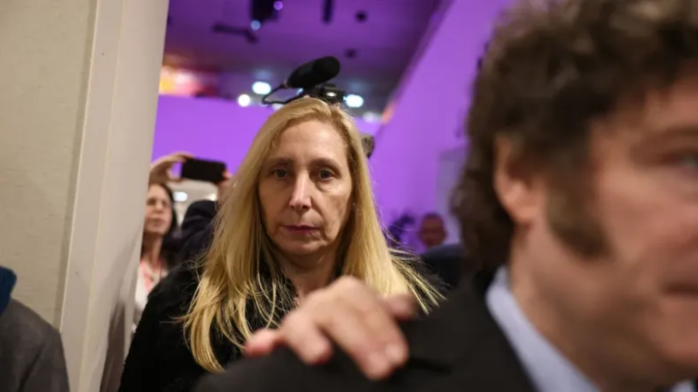 El creador de $Libra sobre el pago de una coima a Karina Milei: “Le envío $$ a su hermana y el firma lo que digo y hace lo que quiero. Una p*ta locura”