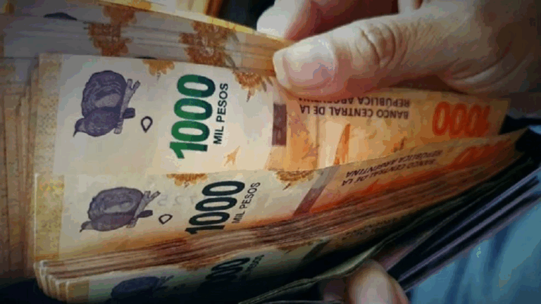 El sueldo mínimo en la era Milei cayó un 33% y se ubica entre los más bajos de Latinoamérica