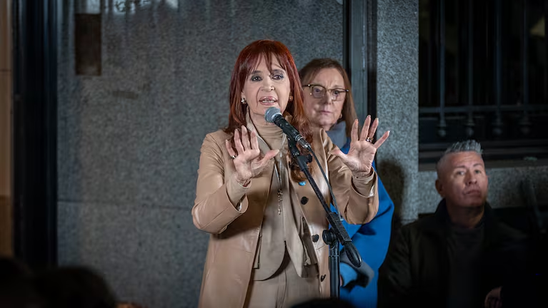Cristina Fernández de Kichner tras ser condenada a prisión por la Corte Suprema: «El partido judicial puso un cepo al voto popular»