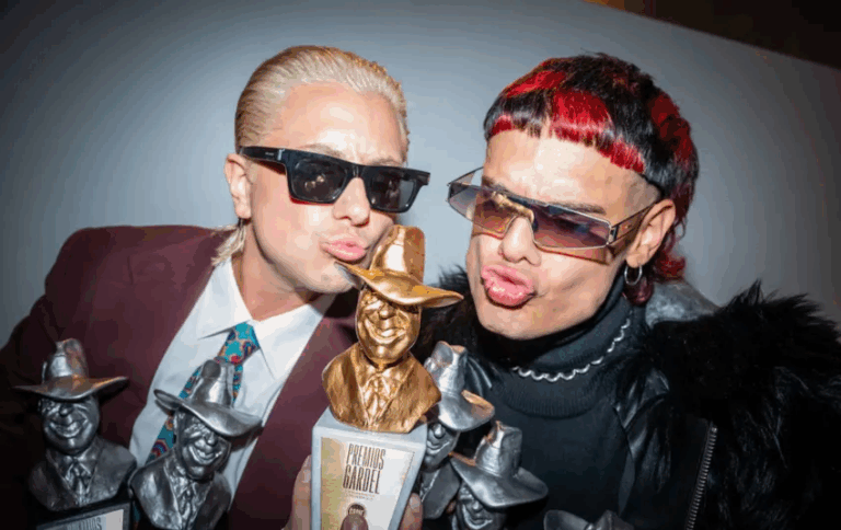 Ca7riel y Paco Amoroso fueron los ganadores del Gardel de Oro: “Aguante Gardel, aguante Maradona, y viva Perón»