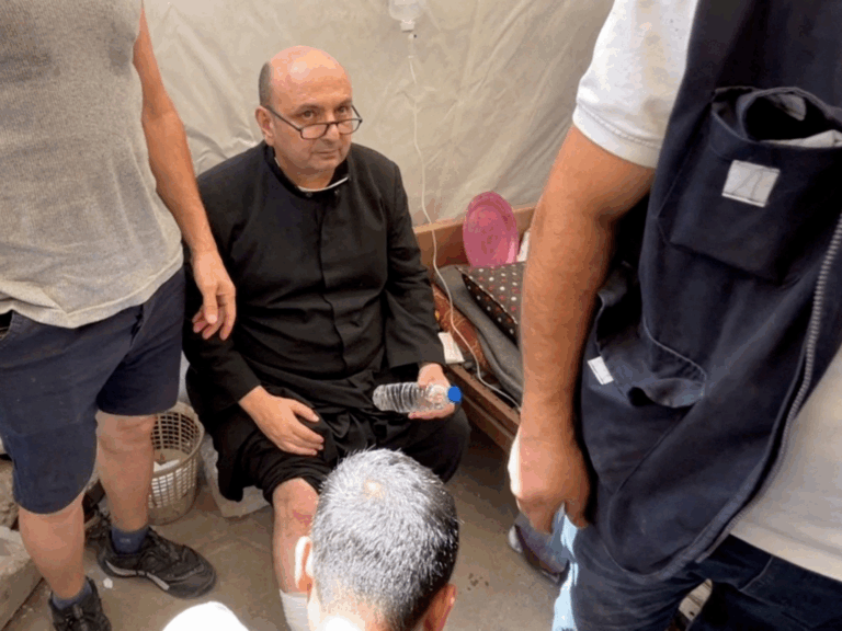 Habló el padre Gabriel Romanelli tras el bombardeo israelí: «Esta guerra tiene que terminar, no va a ser la solución de nada»