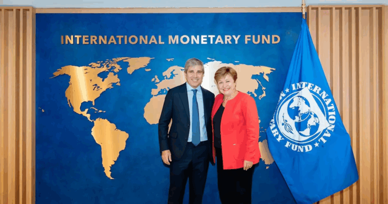 El FMI aprobó la primera revisión del acuerdo con Argentina y desembolsará US$2.000 millones
