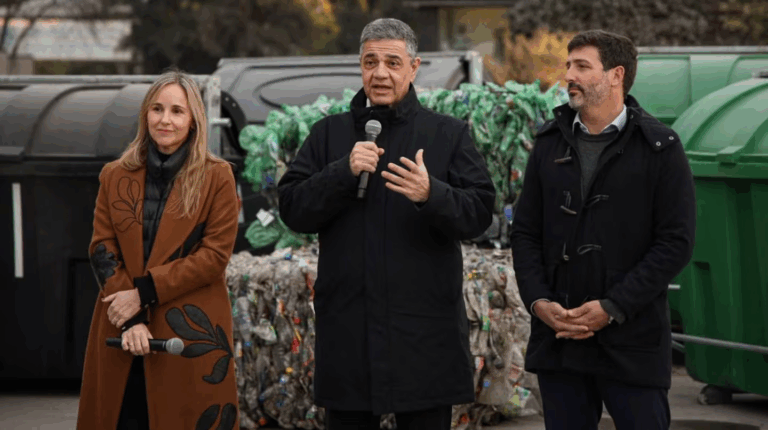 Jorge Macri ordenó aplicar multas a quienes remuevan basura de contenedores