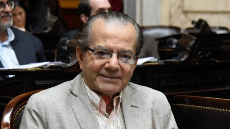 Papelón en Diputados por un micrófono abierto: «Qué buena que está la peruca»